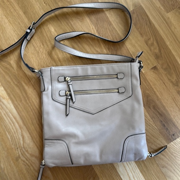 Apt 9 Crossbody Handbag. - Picture 1 of 8